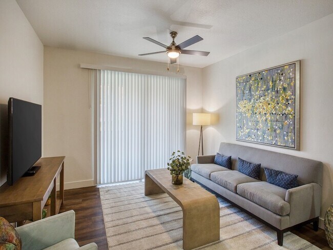 San Tropez Apartments & Townhomes