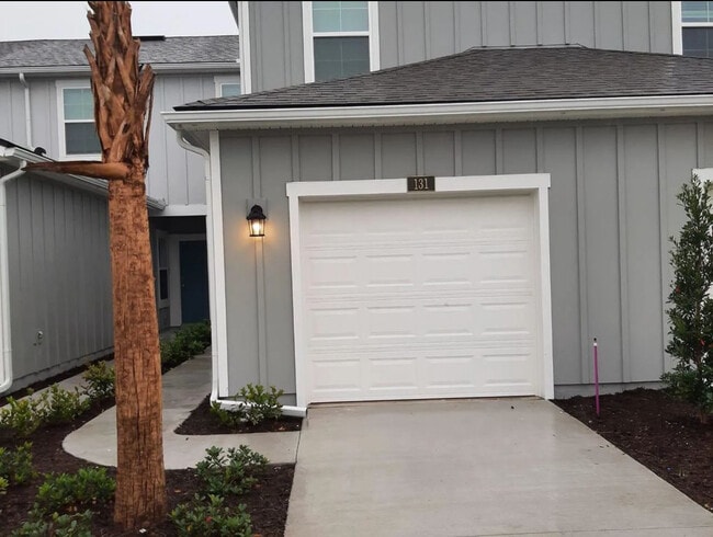 Building Photo - 131 Pomona Wy