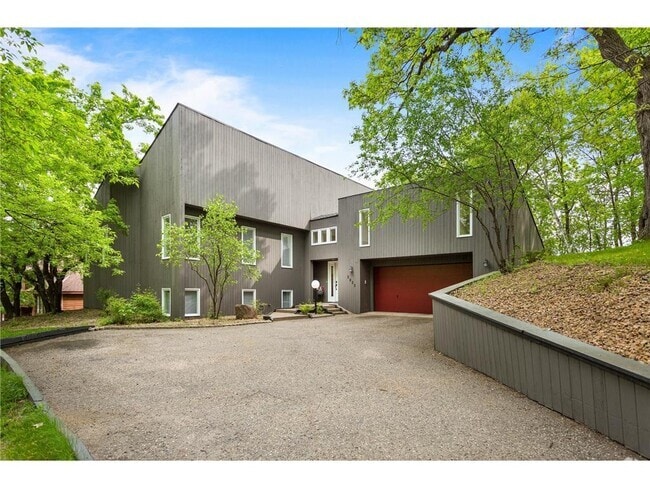 Building Photo - 2925 Minnehaha Curve Rental