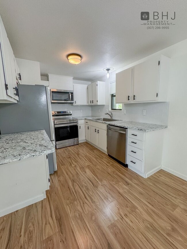 Photo - Dog Friendly 2 bed/ 1 bath HOUSE for Rent!