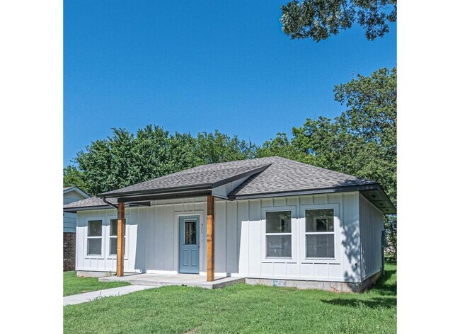 Building Photo - 208 E Oklahoma Ave Rental
