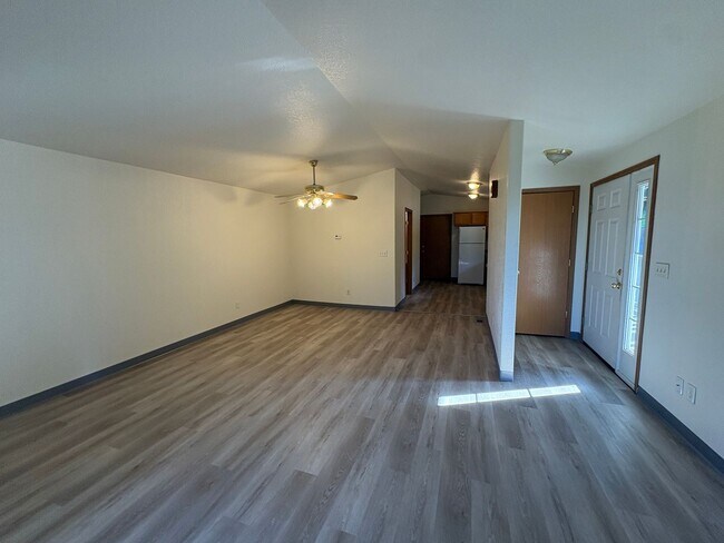 Photo - 2 Bedroom 1.5 Bathroom Duplex in Southwest Eugene Unit 1697 Ardendale Ln