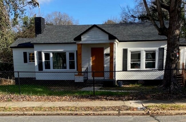 Building Photo - Charming Fully Renovated Bungalow in Gastonia!