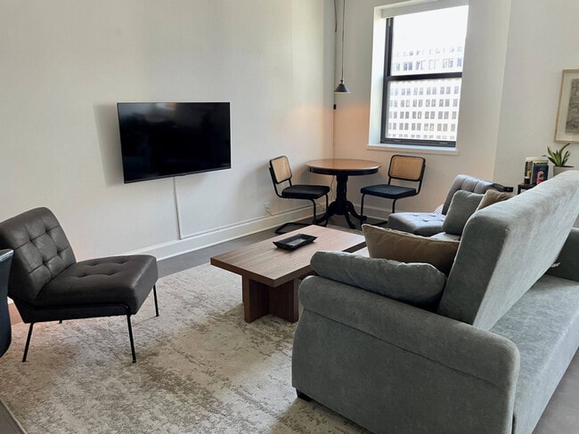 Photo - 758 N Broadway Unidad ID1379069P