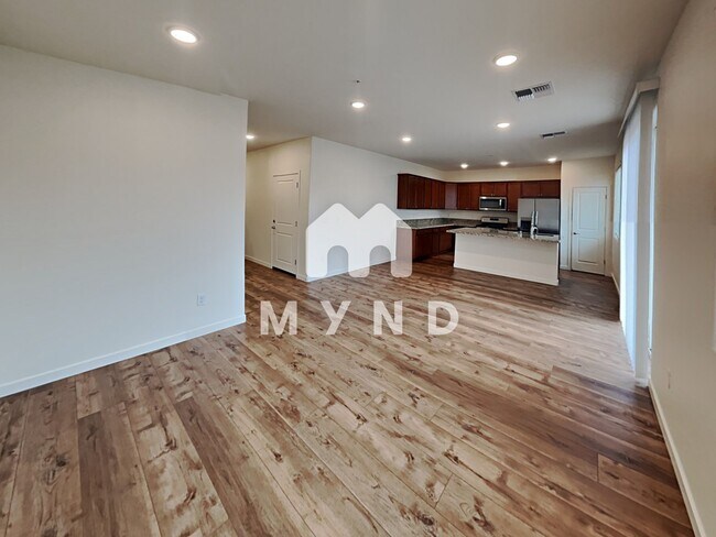 Photo - 4904 Black Falcon Way