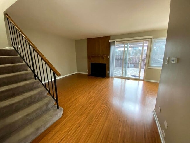 Photo - 1987 Franklin Pl