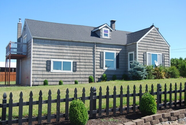 Photo - Enjoy the Country living, Home on acres in Yamhill Oregon