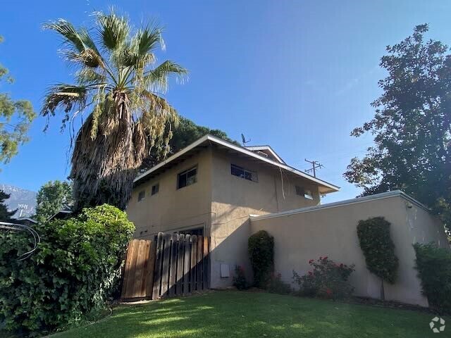 Building Photo - Mariposa Townhomes