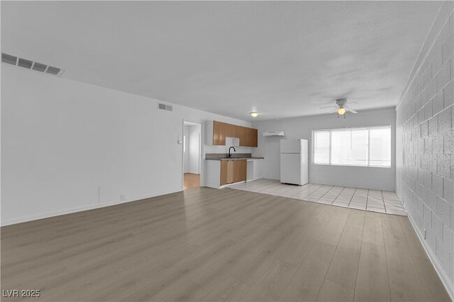 Building Photo - 2908 E Poplar Ave