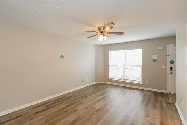 Photo - 8022 Logan Dr