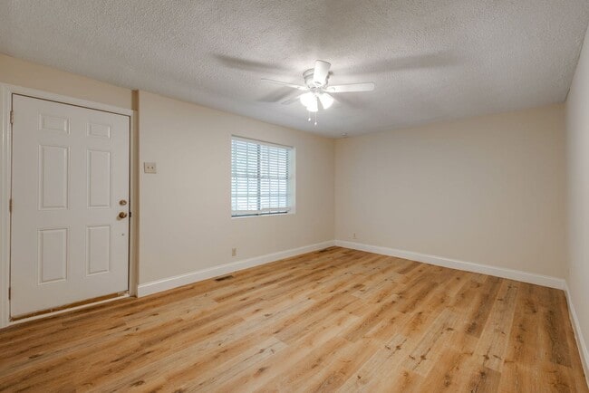 Photo - 91 Circle Dr Unit B