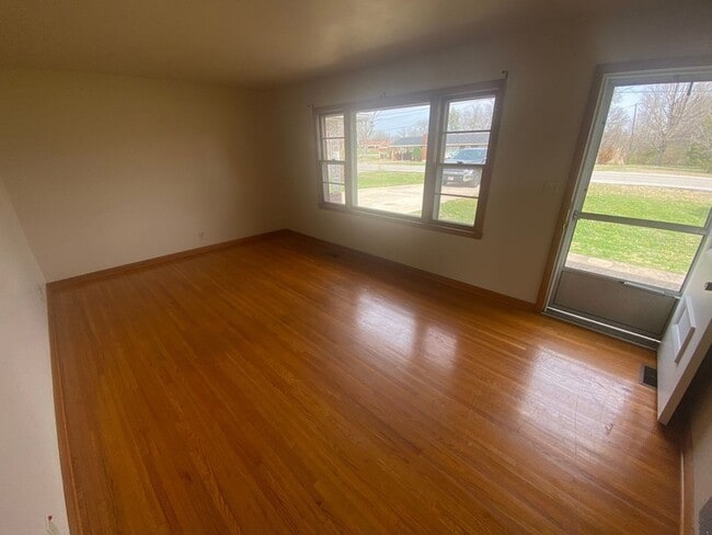 Photo - 404 Vosswood Dr