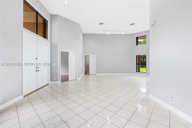 Photo - 1256 Manor Dr S