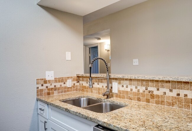 Building Photo - 9020 Grannis St Unit 4