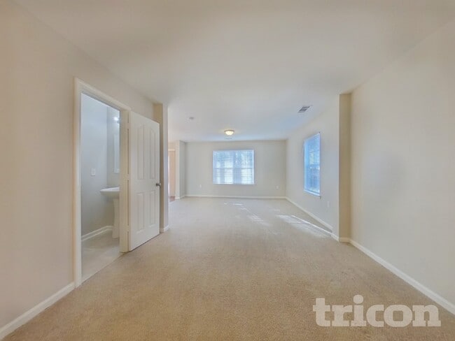 Photo - 4936 Broad Leaf Ct