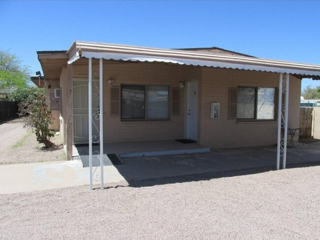 Building Photo - 236 N Saguaro Dr Unit #4