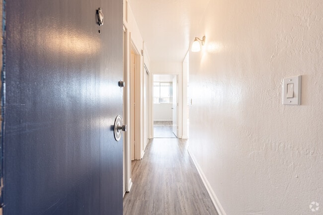 1BR - 1BA