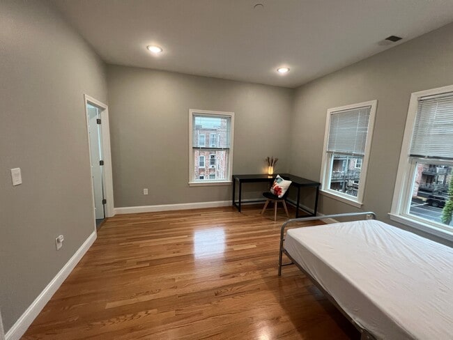 Photo - 14-16-16 Hamilton Rd Unidad 16-2