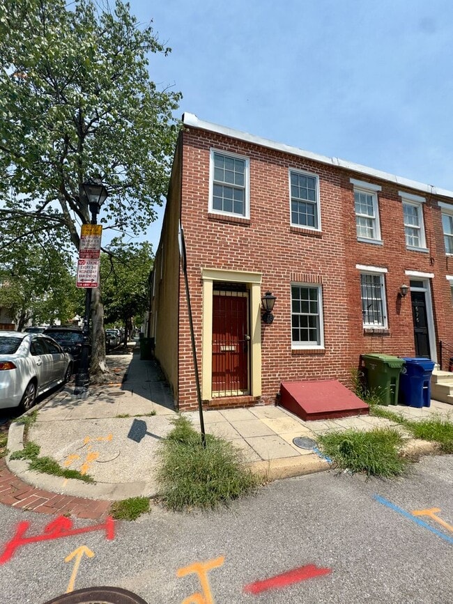 Building Photo - Charming 2 Bedroom/1 Bathroom Townhome in Baltimore, MD!