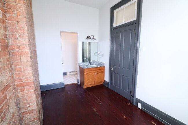 1531 Elm St