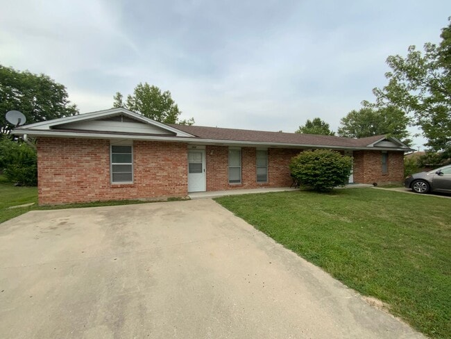 Photo - 3 Bedroom/1.5 bathroom Duplex