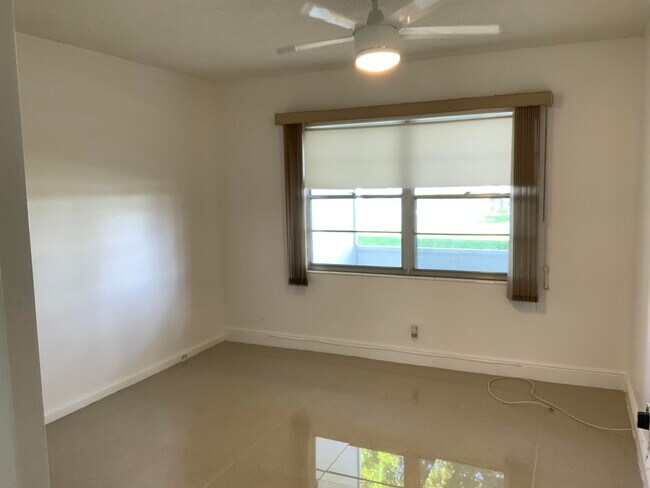 Photo - 223 Fanshaw F