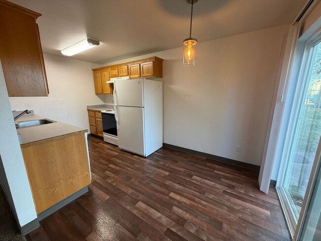 Photo - 188 Unit 489 Ecols St S