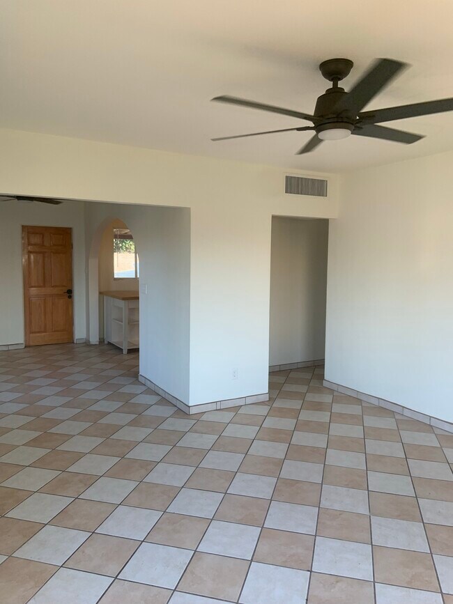Photo - 1735 W Fairmount Ave