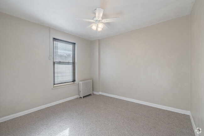 1BR, 1BA - 500SF - Bedroom - Pike St. Rentals LLC