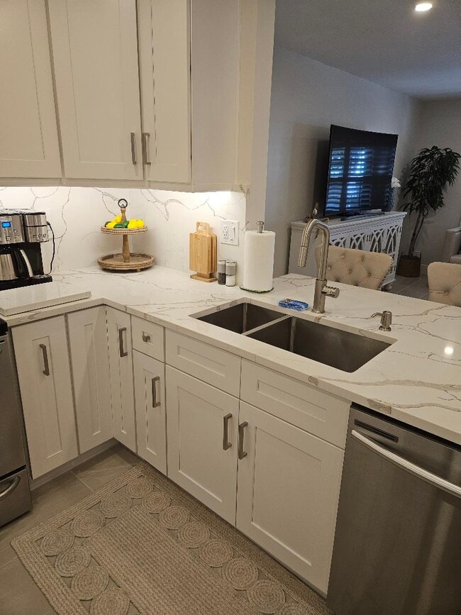 Photo - 3951 NE 17th Ave