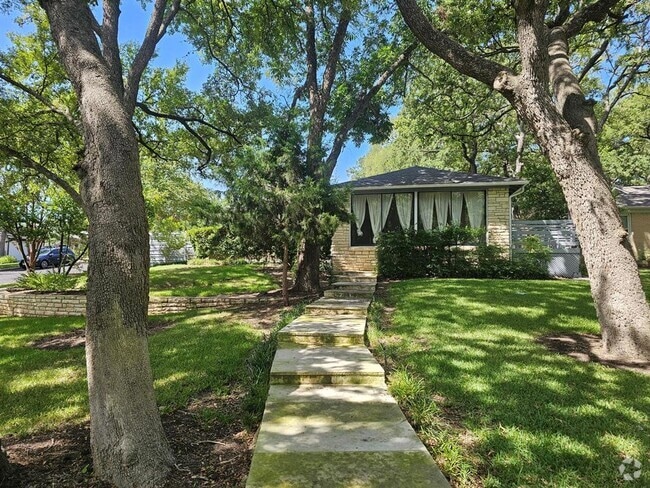 Building Photo - 1407 Wilshire Blvd Rental