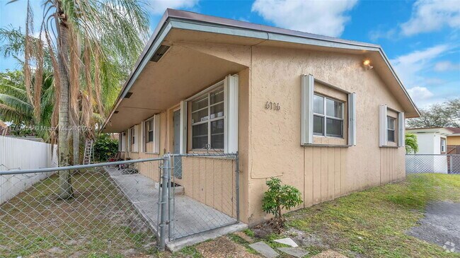 Building Photo - 6116 SW 39th St Unit A Rental