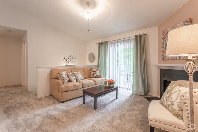 2BR,2BA,-880SF Garden
