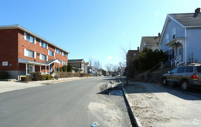 32 Myrtle Street Apartments