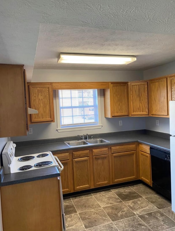 Photo - 102 Kenilworth Ct