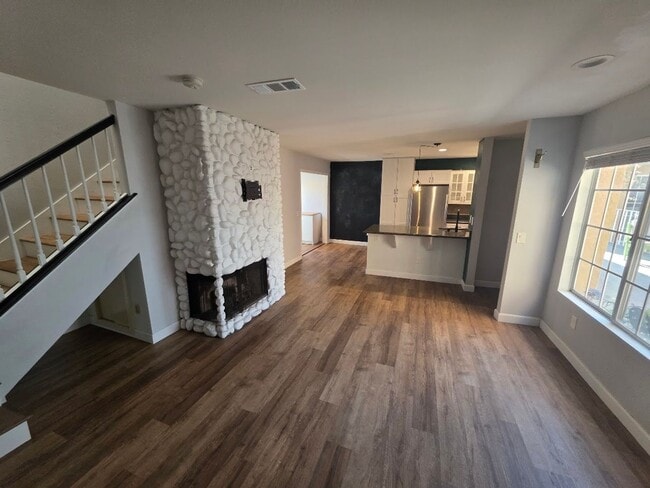 Photo - RENOVATED 2BD/1.5 BATH WITH PARKING, LAUNDRY, AND FULL H-VAC Unit 4