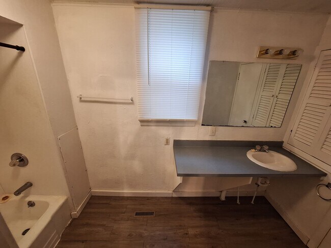 Photo - 509 E 13th Street Unit 509 E 13th St #1