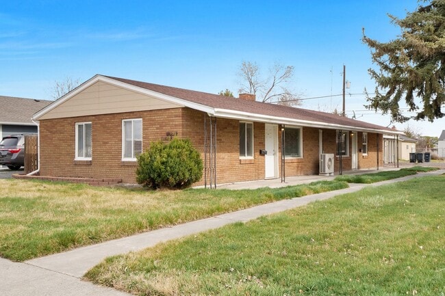 Photo - 1131/1133 W Ivy Ave Unidad 1131