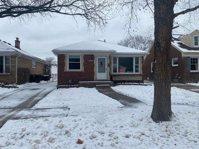Photo - 15578 Regina Ave House