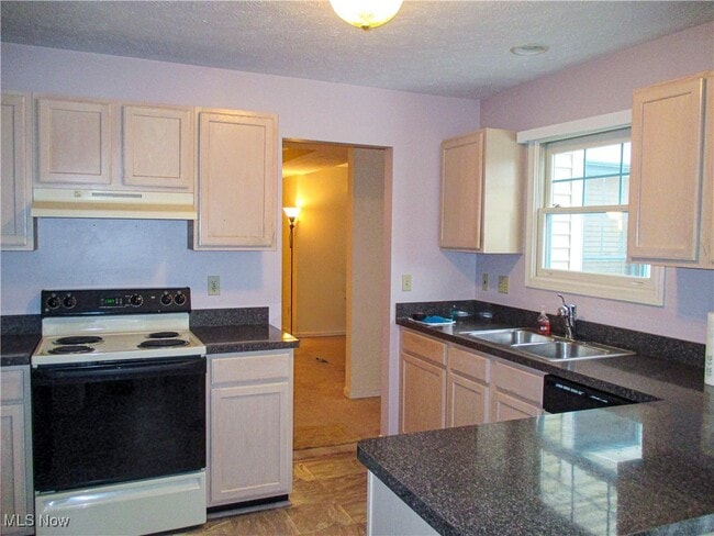 Photo - 1942 E 84th St