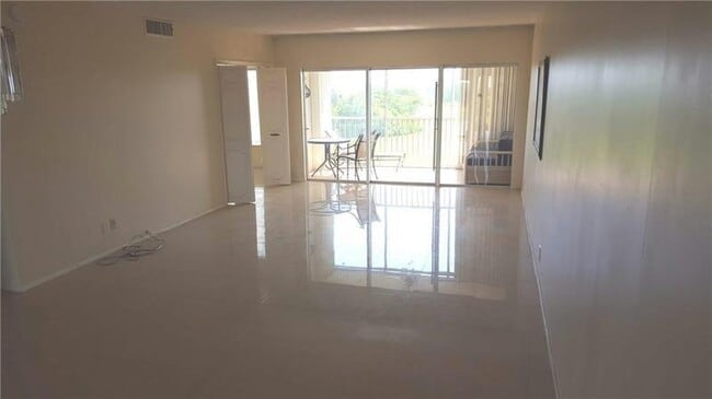 Photo - 3300 N Palm Aire Dr Unidad 808