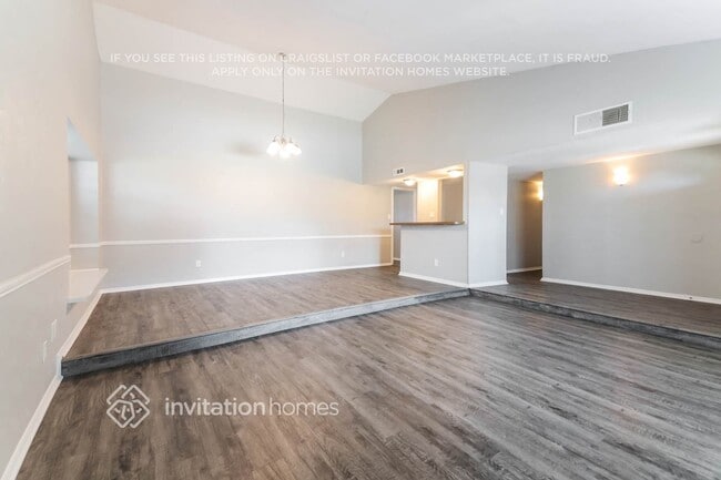 Photo - 421 Kingsbridge Dr