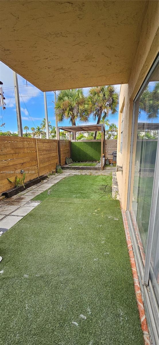 Building Photo - 4360 NW 79th Ave Unit 1H