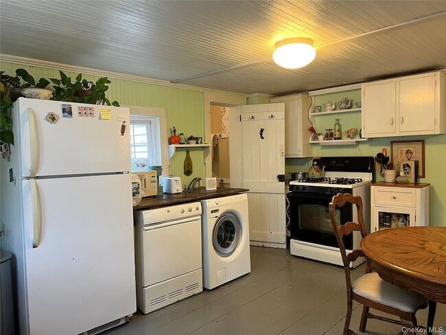 Photo - 11930 Main Rd