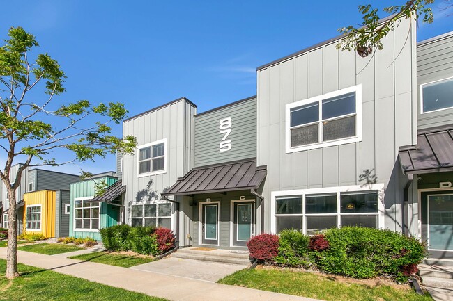 Building Photo - Old Town North Townhome