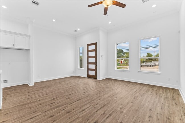 Photo - 7805 Farnsworth St