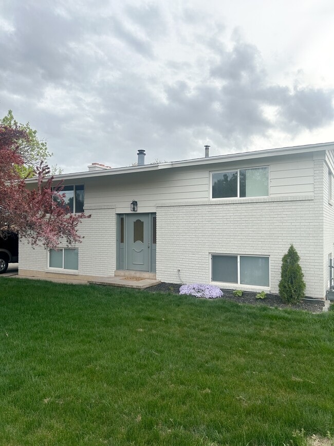 Photo - 777 N 1000 W