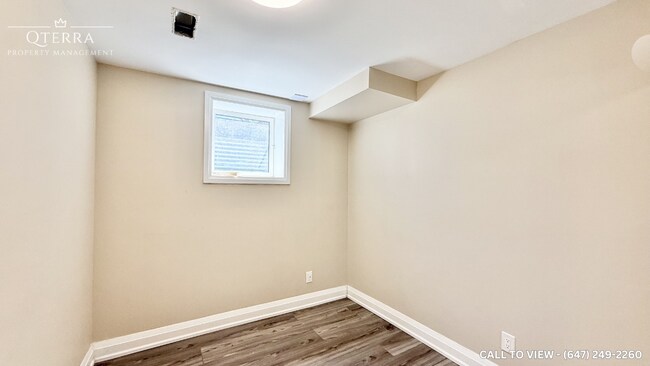 Photo - 3 Christine Elliott Av