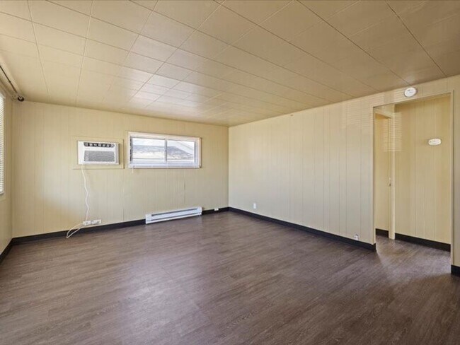 Photo - 910 Winslow Ave