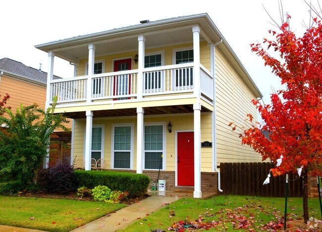 Building Photo - Available August 1st! 4-Bedroom, 3.5-Bathr... Rental